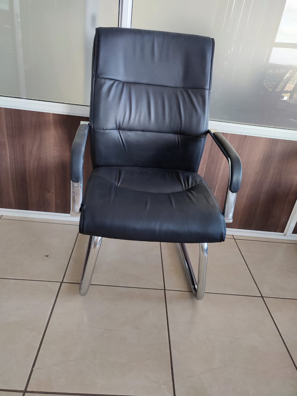 Executive Office waiting seat - Image 4